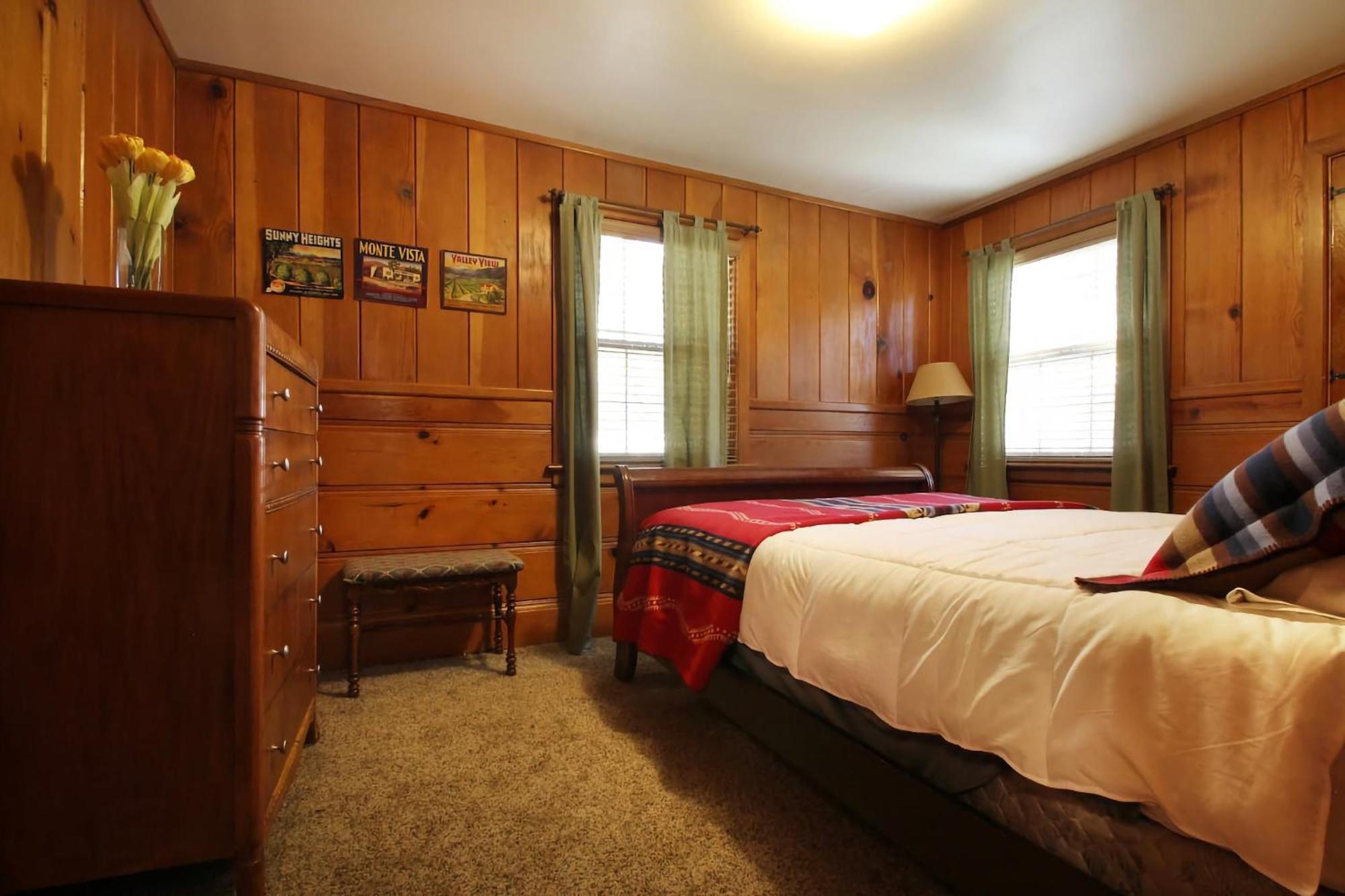 Ahwahnee-Be Vintage Cabin - Walk To Town! アイディルワイルド エクステリア 写真